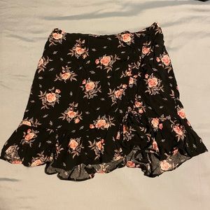 H&M Black Floral Mini Skirt Size 6